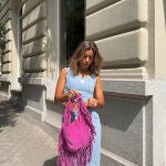 El ‘total denim’ desgastado y más cómodo de Sara Baceiredo que todas querremos llevar este verano