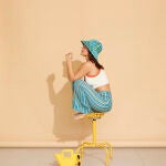 Laura Escanes tiene el look con las prendas más en tendencia, coloridas y cómodas para dar comienzo al verano