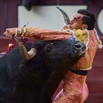 Paco Ureña y Emilio de Justo. Toros en Las Ventas, Corrida de la prensa. © Alberto R. Roldán / Diario La Razon