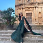 Sassa de Osma con vestido vaporoso. 