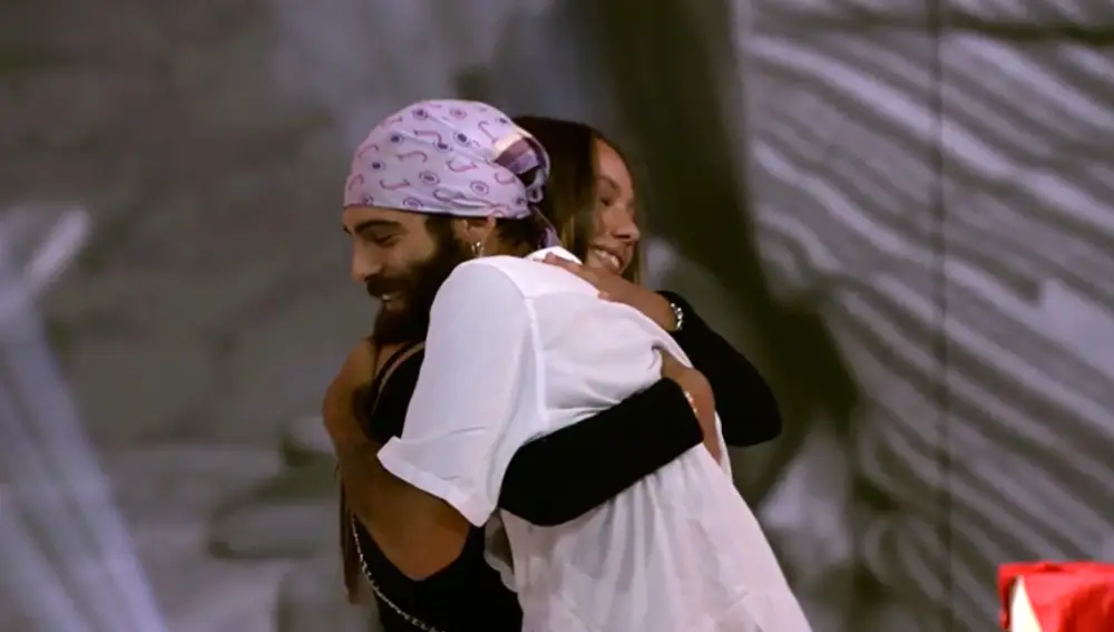 Manuel Cortés y Katerina Safarova se reencuentran en el plató de 'Supervivientes 2023'