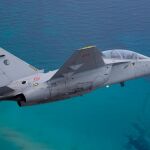 Un M-346 de Leonardo en pleno vuelo