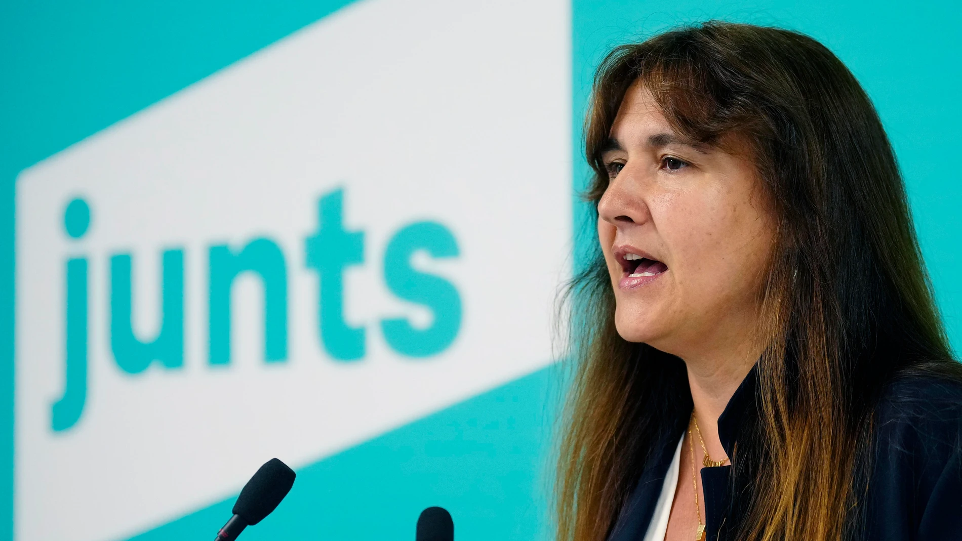 BARCELONA, 06/06/2023.- La Presidenta del Parlament y presidenta de JxCat, Laura Borràs, ofrece rueda de prensa tras su dimisión como mandataria del partido pocas horas después que el Tribunal Electoral le haya retirado su acta de diputada, este martes en Barcelona. La Ejecutiva de JxCat ha decidido este martes proponer a la actual alcaldesa de Vic (Barcelona), Anna Erra, para presidir el Parlament en sustitución de la presidenta del partido, Laura Borràs, han informado a EFE fuentes de Junts...