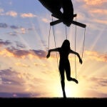 Las técnicas de manipulación como el "gaslighting" pueden provocar trastornos y enfermedades psicológicas en las personas que lo sufren
