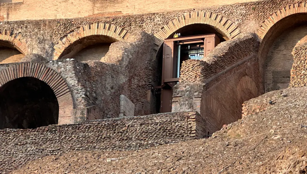 El ascensor panorámico del Coliseo romano