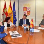 El consejero de la Presidencia, Luis Miguel González Gago, se reúne con María Antonia Rabanillo, presidenta del Consejo de Residentes Españoles de Cuba