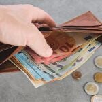 Economía.- El 64% de los españoles sigue usando el efectivo para sus operaciones habituales, según Nickel