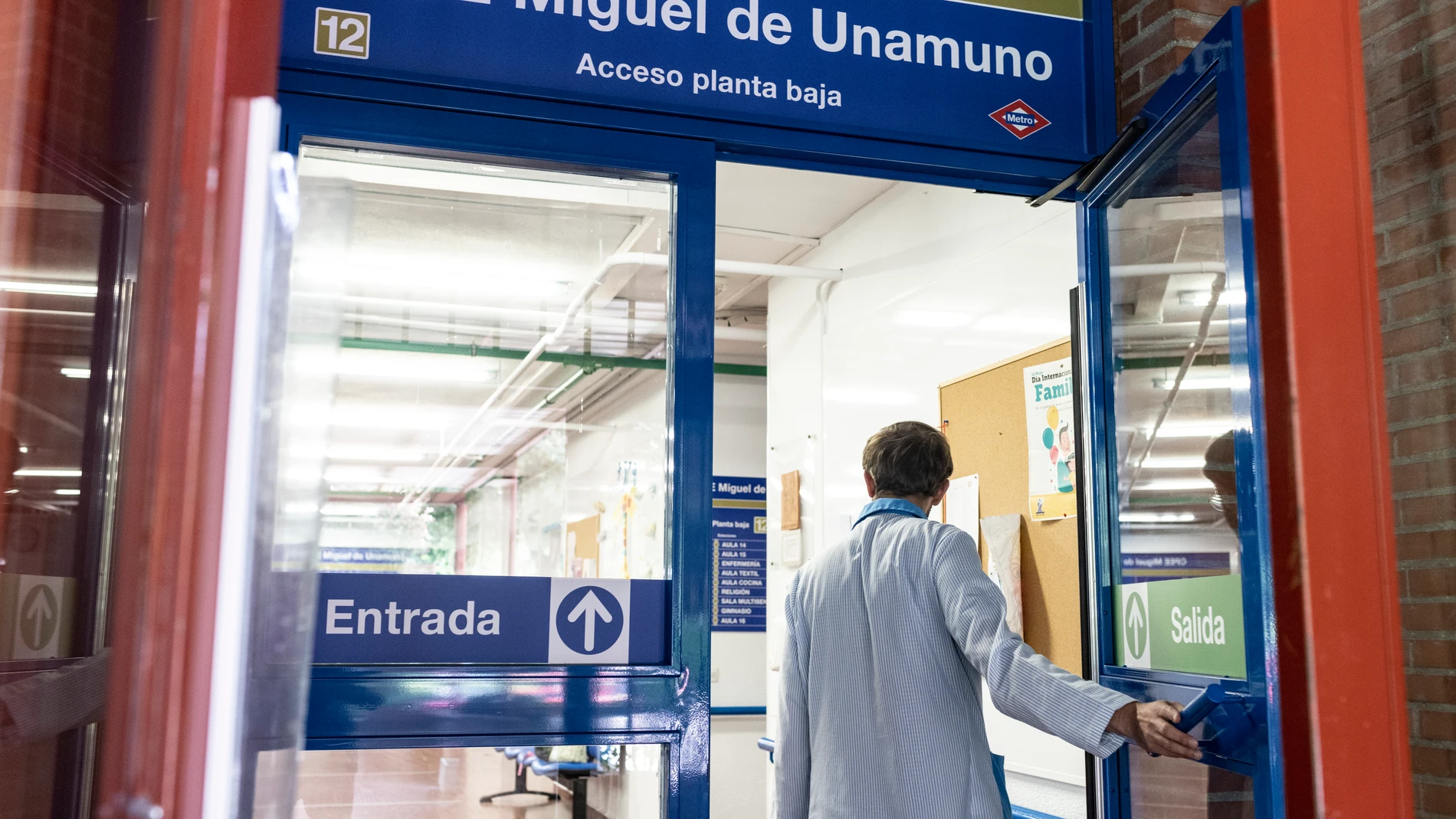 Colegio Miguel de Unamuno con indicaciones como si fuera el metro de Madrid @Gonzalo Pérez Mata