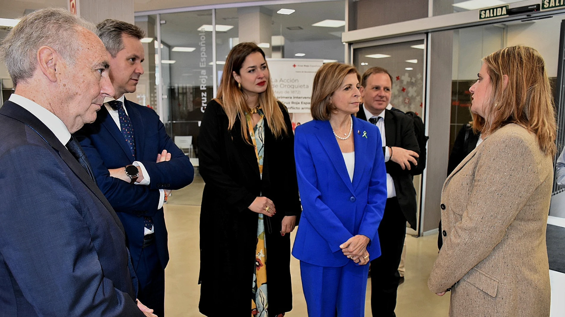 La comisaria europea de Salud y Seguridad Alimentaria y el ministro de Sanidad han visitado el Servicio 024 de atención a la conducta suicida, que en su primer año ha atendido más de 129.000 llamadas.
