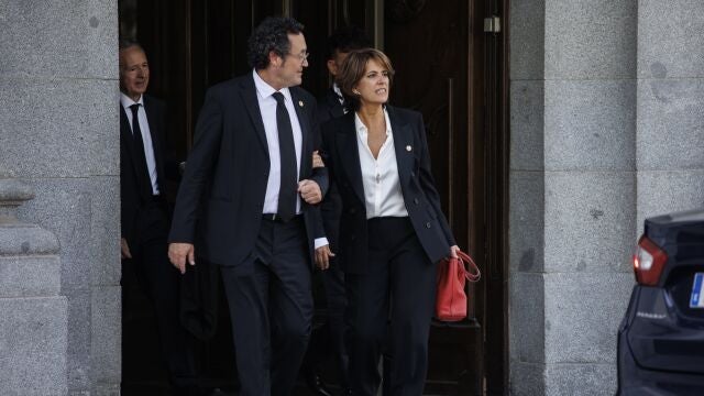 El fiscal General del Estado, Álvaro García Ortiz y la exfiscal general del Estado y nueva fiscal de Sala de la Fiscalía Togada del Tribunal Supremo, Dolores Delgado, a su salida del acto de juramento o promesa de Fiscales de Sala del Tribunal Supremo, en la sede del Tribunal Supremo.