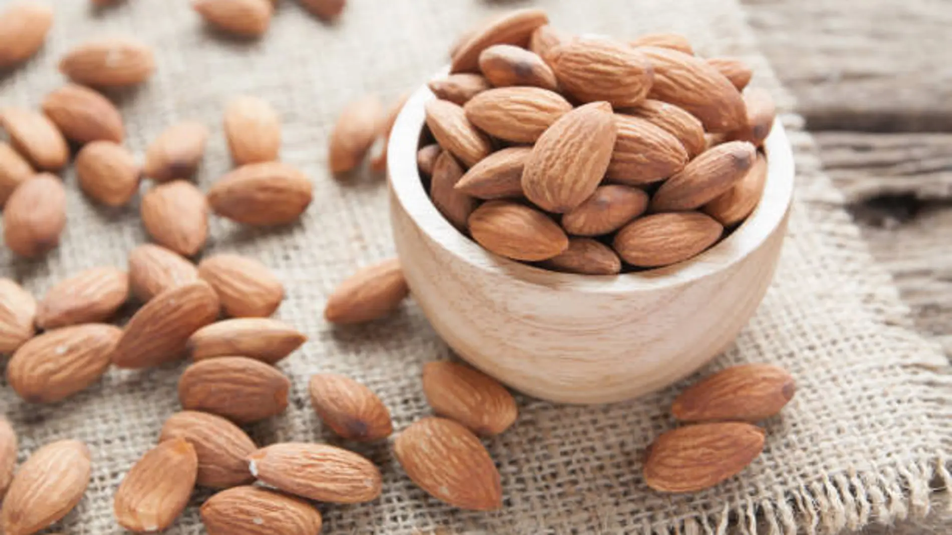 Un bol de almendras