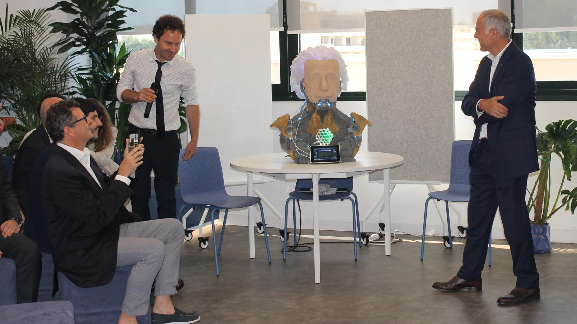 La Inteligencia Artificial llega al colegio mallorquín Agora Portals