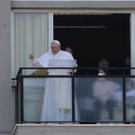 La recuperación del Papa avanza sin complicaciones y ya se dedica al trabajo