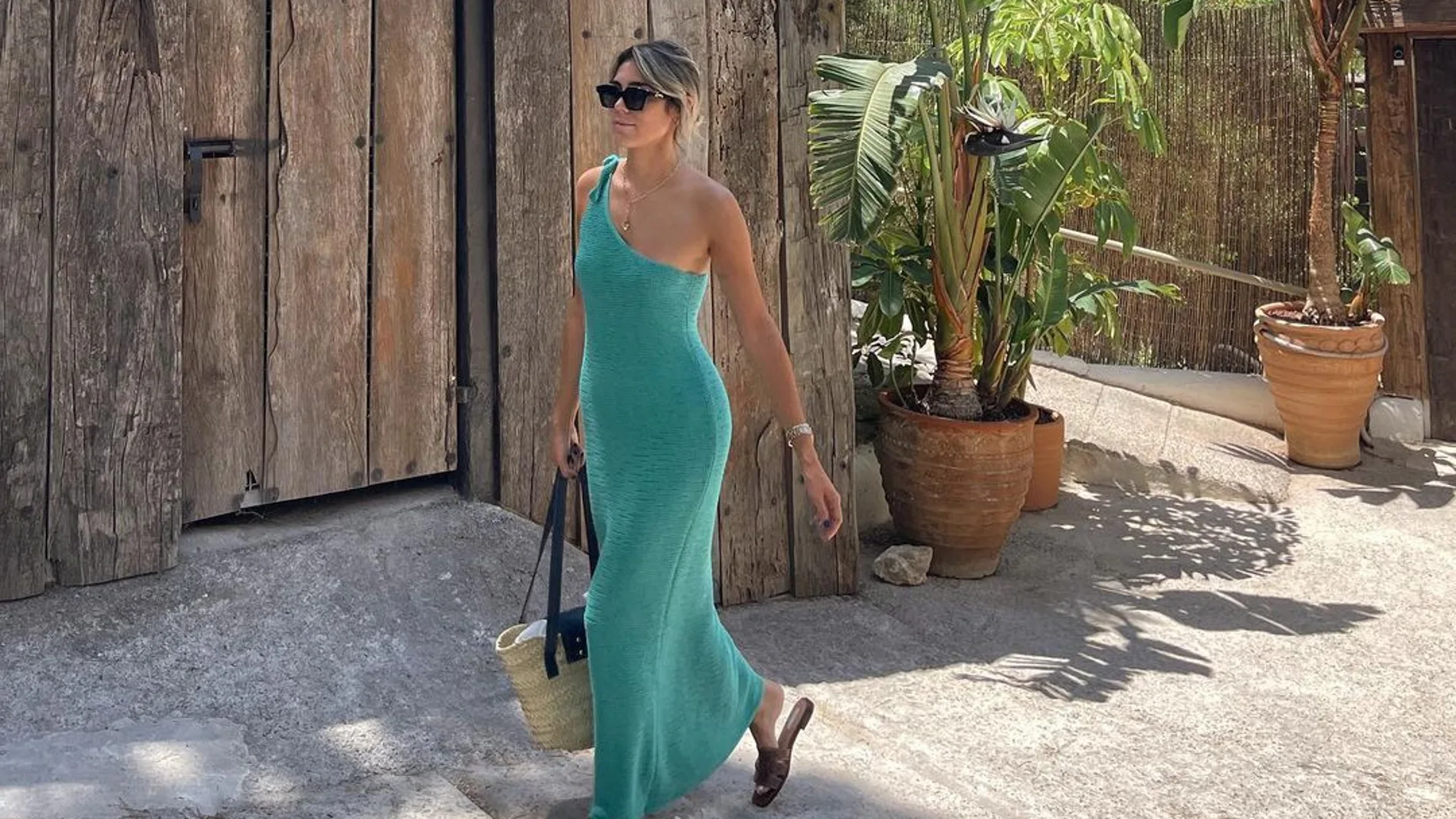 Anna Padilla con vestido asimétrico.