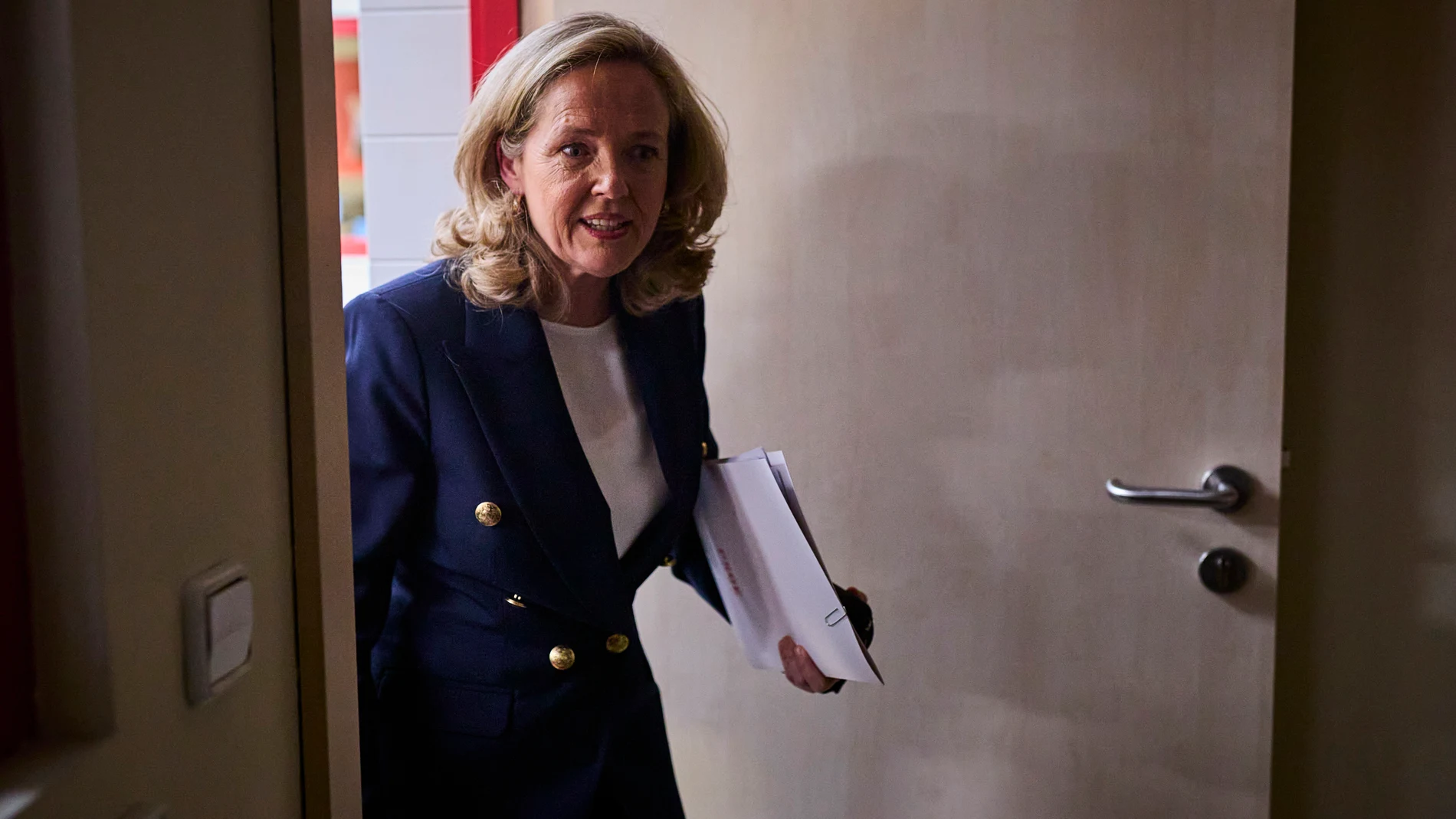 La vicepresidenta segunda del Ejecutivo, Nadia Calviño, durante la rueda de prensa posterior a la reunión este lunes de los coordinadores del programa electoral del PSOE para las elecciones del 23J, que ha sido presidida por el presidente del Gobierno y líder socialista, Pedro Sánchez © Alberto R. Roldán / Diario La Razón. 12 06 2023
