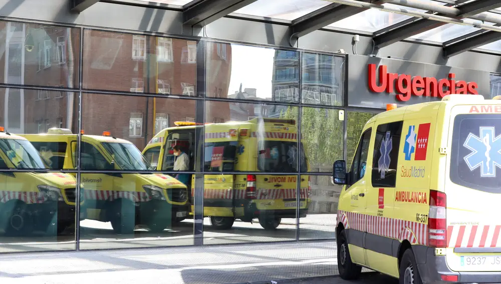 Puerta de urgencias del Hospital Cínico San Carlos en Madrid.