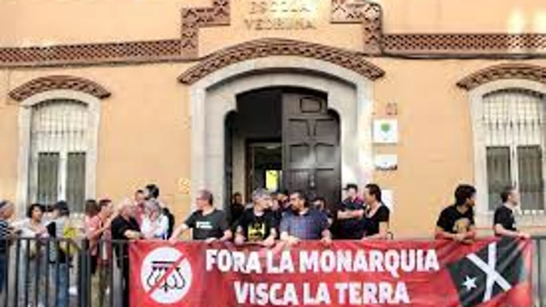 Protesta antimonárquica en el mismo colegio