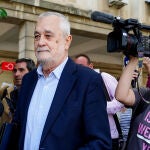 La Audiencia insta al IML a emitir ya el informe sobre Griñán al "no proceder" más documentación