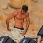 Juan Betancourt presume de físico en Ibiza