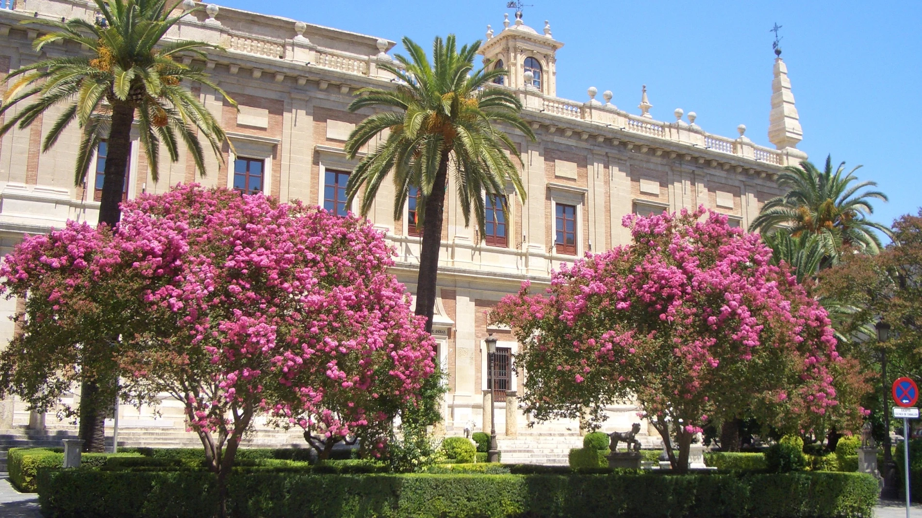 La fachada del Archivo de Indias