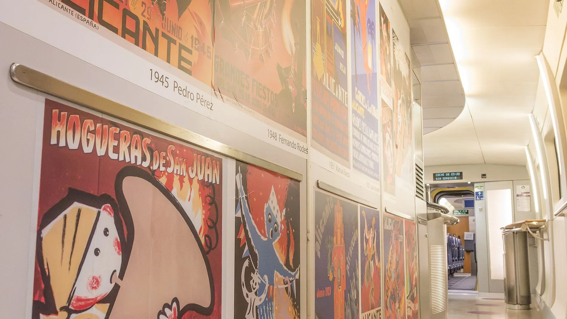 Renfe presenta “Un siglo de carteles”, la muestra fotografía sobre los carteles de las Hogueras de Alicante