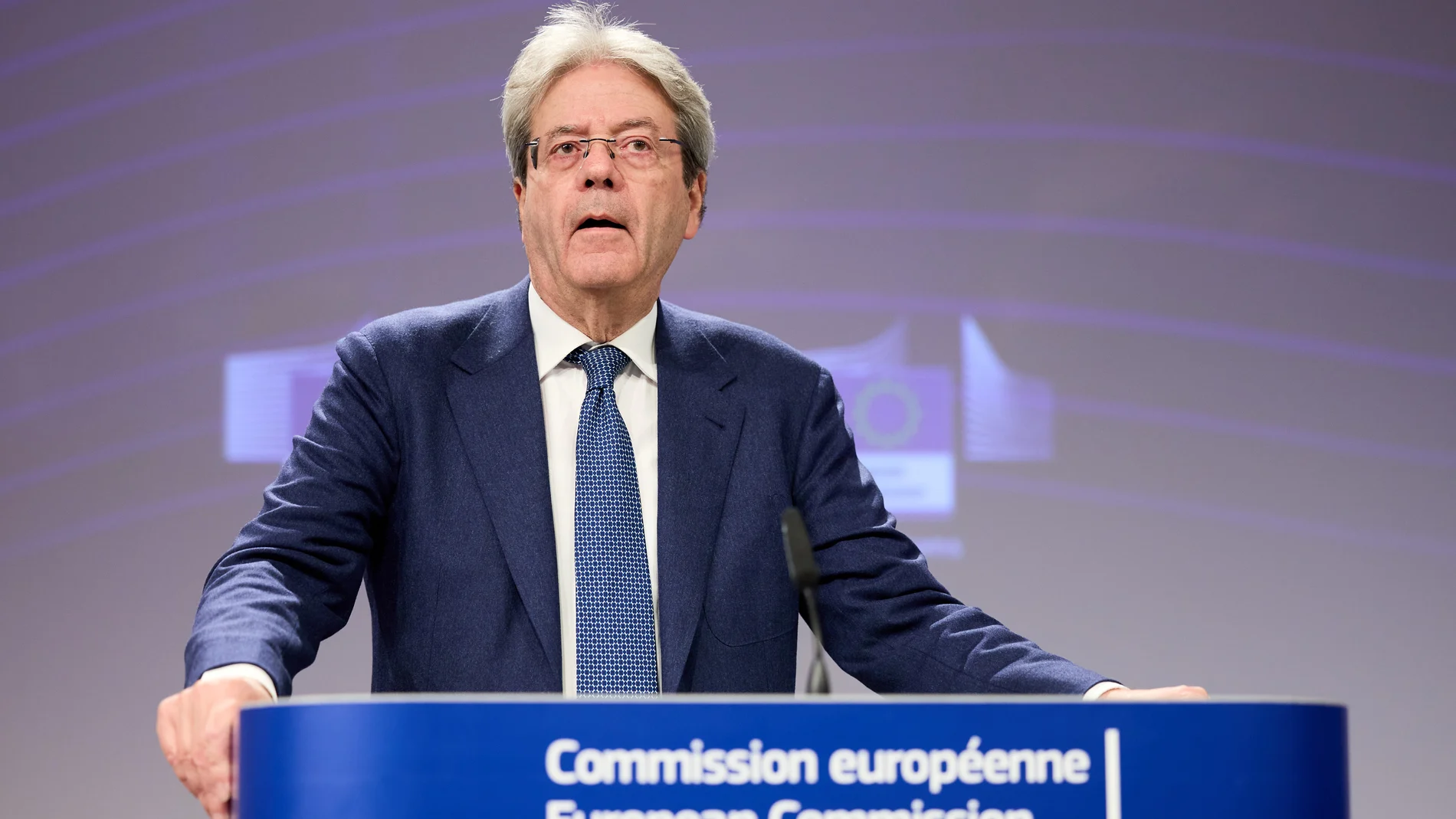 UE.- Gentiloni pide entendimiento en las reglas fiscales: "Hay que construir puentes, no cavar trincheras"