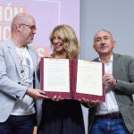 Díaz firma con sindicatos el Estatuto del Becario: "España ha tenido gobiernos que no han hecho sus deberes"