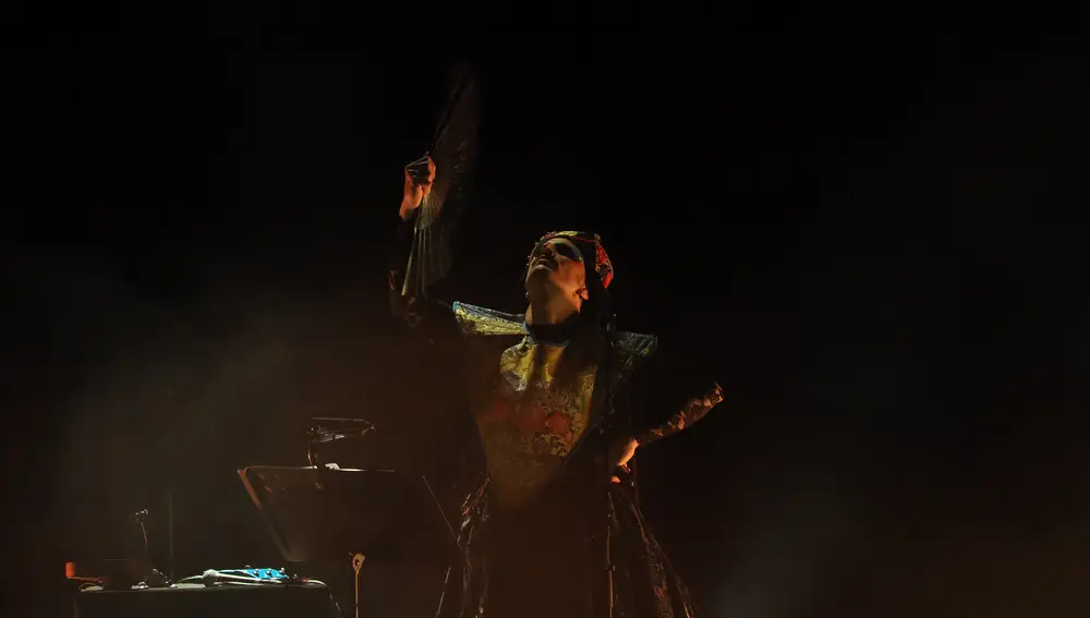 Rodrigo Cuevas puso en pie al Teatro ABC con su zarzuela electrónica