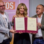 Yolanda Diaz y los Sindicatos firman acuerdo Estatuto Becartios © Alberto R. Roldán / Diario La Razon.