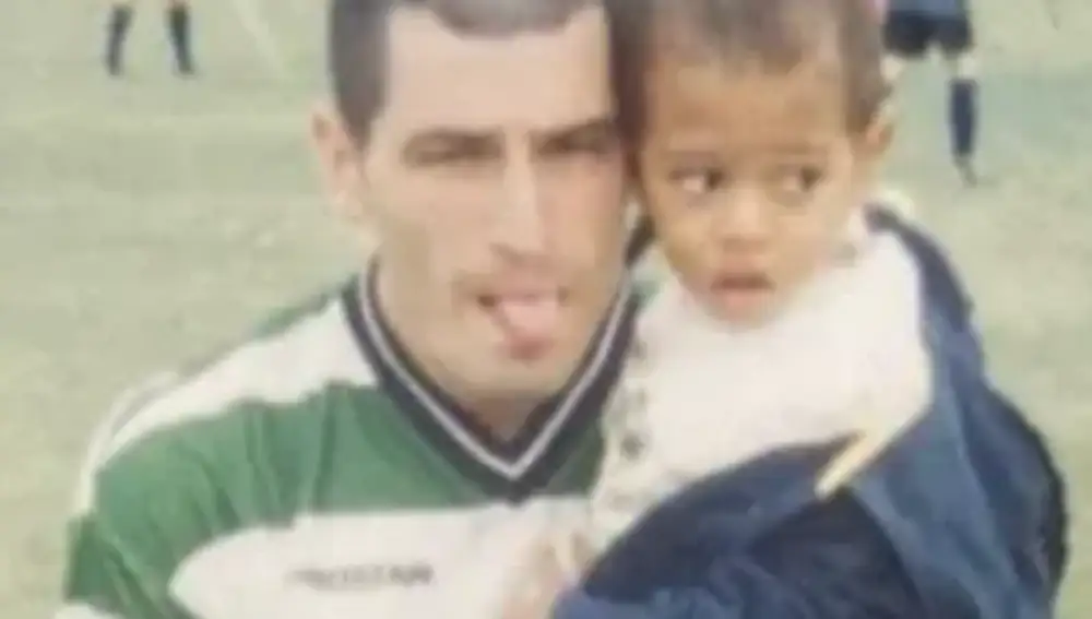 Bellingham, junto a su padre