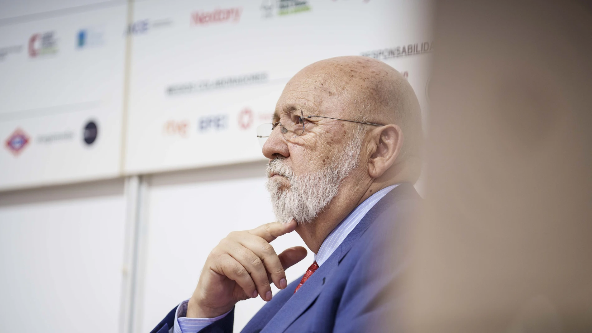 Jose Felix Tezanos presenta libro en la feria del libro de Madrid