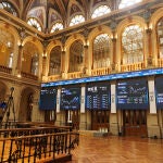 Economía/Bolsa.- El Ibex 35 sube un 0,39% en la media sesión y avanza sobre la cota de los 9.400 enteros
