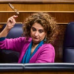 María Jesús Montero durante la sesión de tarde del pleno del Congreso de los Diputados, este martes, en Madrid. En la víspera del 8M, el PSOE y Podemos endurecen su enfrentamiento por la reforma de la ley del solo sí es sí presentada en solitario por el grupo socialista tras las rebajas de penas a agresores sexuales, una iniciativa que rechazan sus socios de gobierno y que se debate esta tarde en el pleno del Congreso