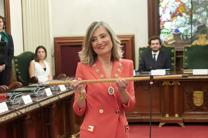 El PSOE se alía con EH Bildu en una moción de censura para arrebatar la alcaldía de Pamplona a UPN El PSOE se alía con EH Bildu en una moción de censura para arrebatar la alcaldía de Pamplona a UPN