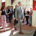 Isabel Díaz Ayuso luce una falda midi fluida para una tarde de toros en las Ventas