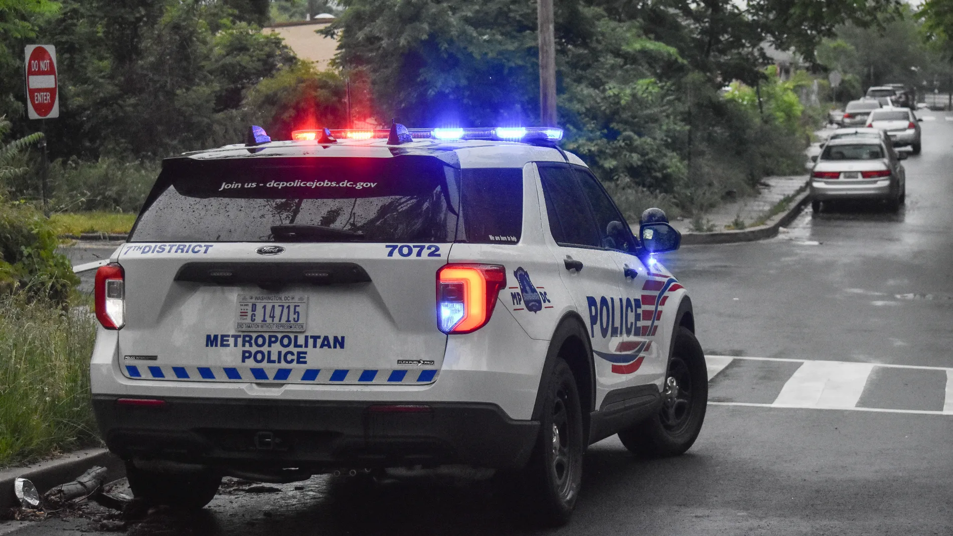 May 13, 2023, Washington, DC, United States: Metropolitan Police Department police vehicle parks on Wade Rd SE where the shooting took place. Around 4:20 PM Eastern Time, Saturday afternoon on the 2700 block of Wade Road Southeast, an 18-year-old male was shot multiple times and was transported to the hospital for treatment. At this time, there are no updates from the Metropolitan Police Department on the shooting. (Foto de ARCHIVO) 13/05/2023