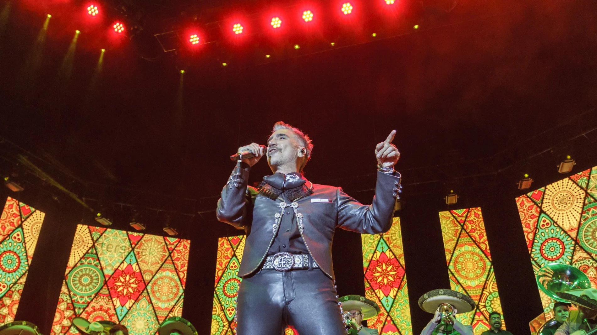 Alejandro Fernández evoca el legado de su padre y conquista Madrid con su mariachi en su gira "amor y patria"