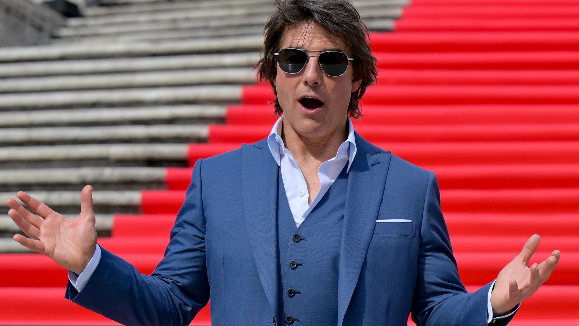 Rome (Italy), 19/06/2023.- US actor Tom Cruise poses during a photocall for the movie 'Mission: Impossible - Dead reckoning Part 1' at Spanish Steps in Piazza di Spagna, Rome, Italy, 19 June 2023. (Cine, Italia, Roma) EFE/EPA/ETTORE FERRARI