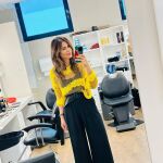 Nuria Roca con jersey de Zara.