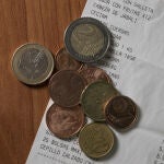 Imagen de archivo de varias monedas de euro y céntimo, las utilizadas en España