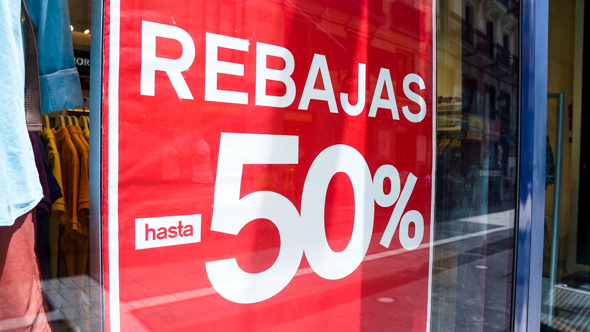 MADRID.-La OCU prevé un impulso de las ventas en rebajas, pese a ser un gasto difícil de afrontar para algunos hogares