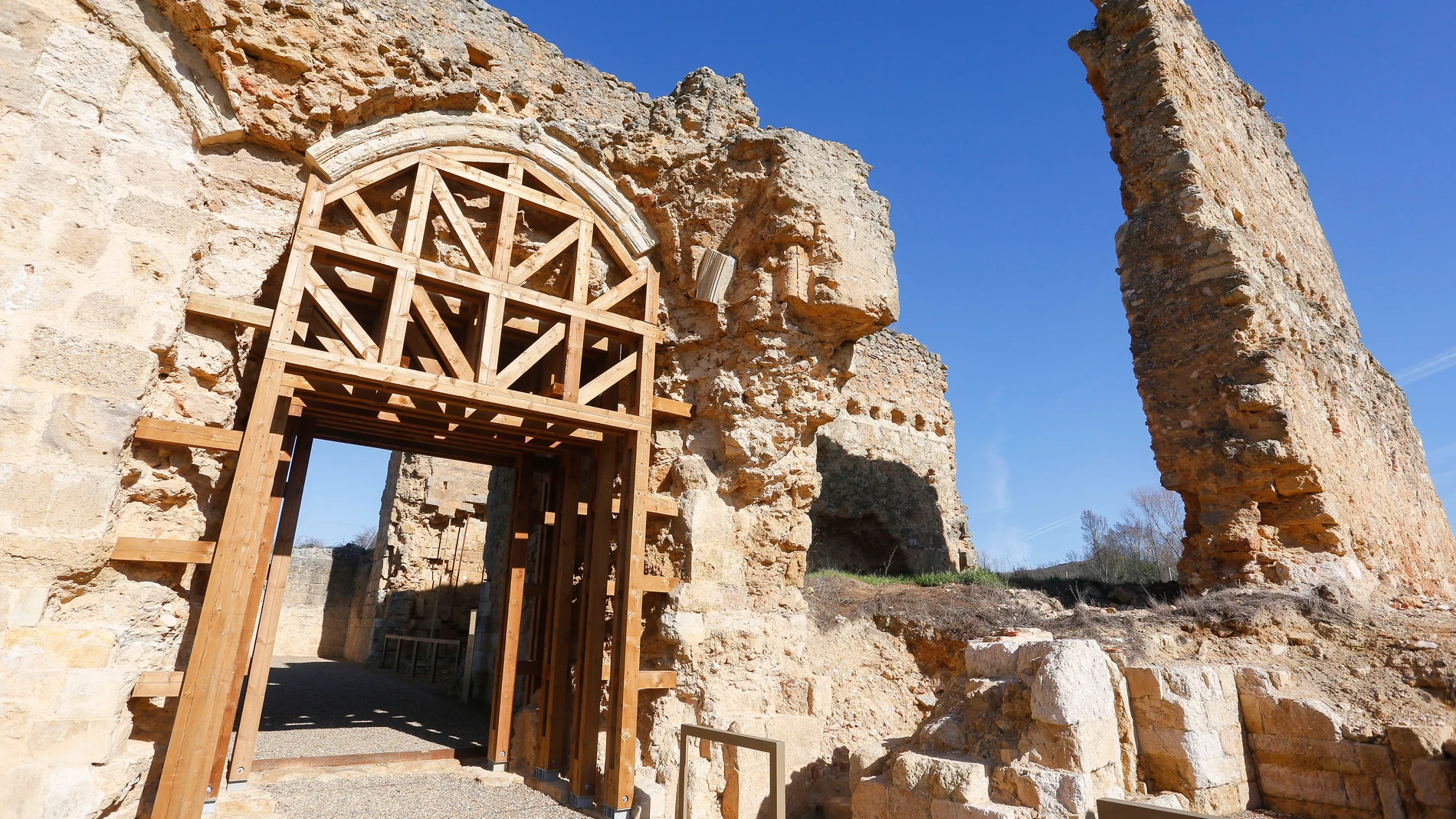 Ruinas del Monasterio de San Pedro de Eslonza (León)