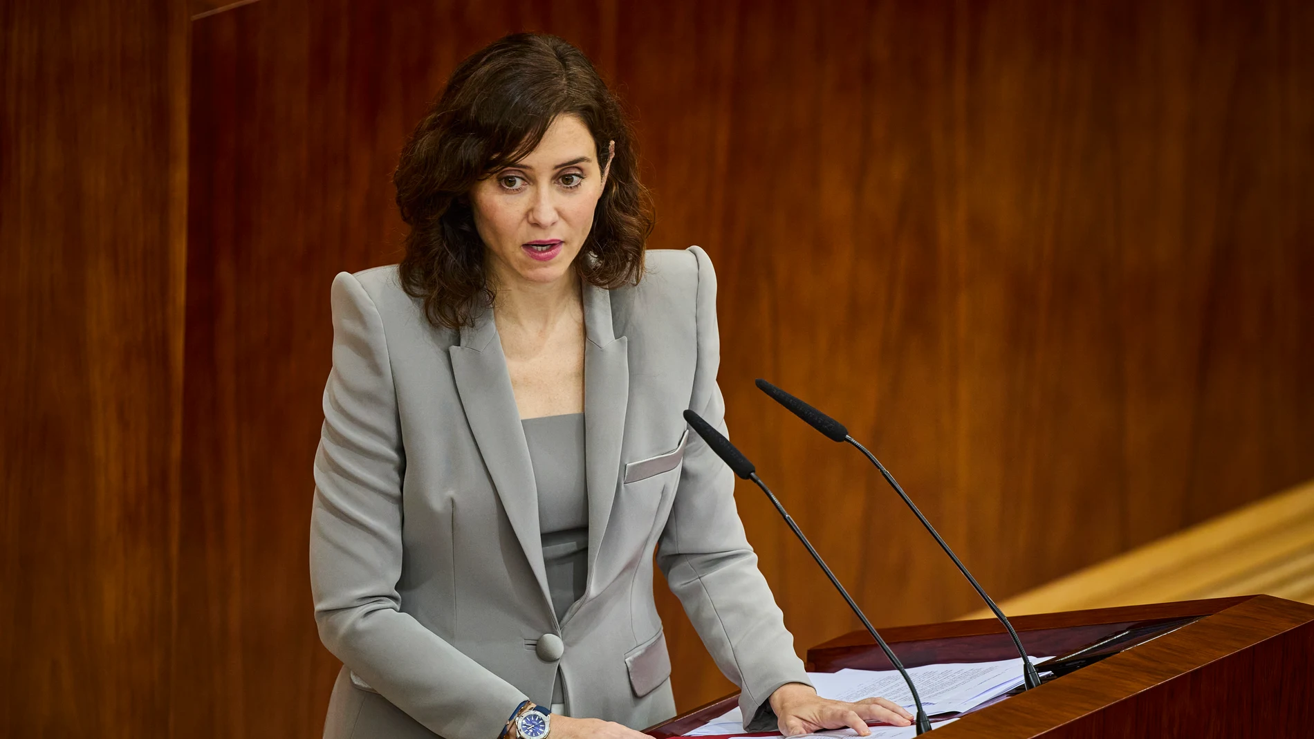 Isabel Díaz Ayuso al finalizar su intervención en el debate de su investidura, este miércoles en la Asamblea de Madrid. . © Alberto R. Roldán / Diario La Razón.21 06 2023