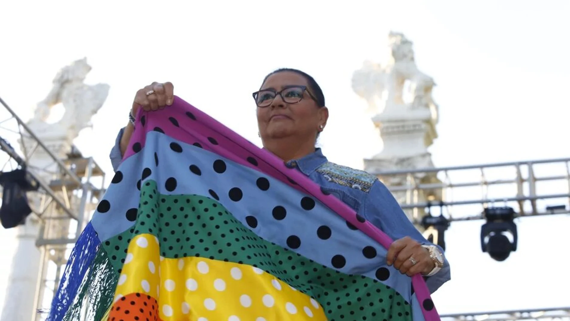 La folklórica María del Monte pregonando el Orgullo en Sevilla