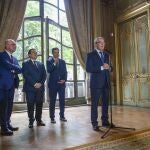 José Francisco Salado junto con Juanma Moreno, Francisco de la Torre y el ministro Juan Manuel Albares 