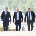 El ex director de seguridad de Adif, Andrés Cortabitarte, a su llegada al juicio este miércoles en Santiago de Compostela