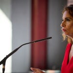 Economía.- Montero dice que Sánchez llevará al diálogo social la ley para que el SMI sea siempre el 60% del sueldo medio