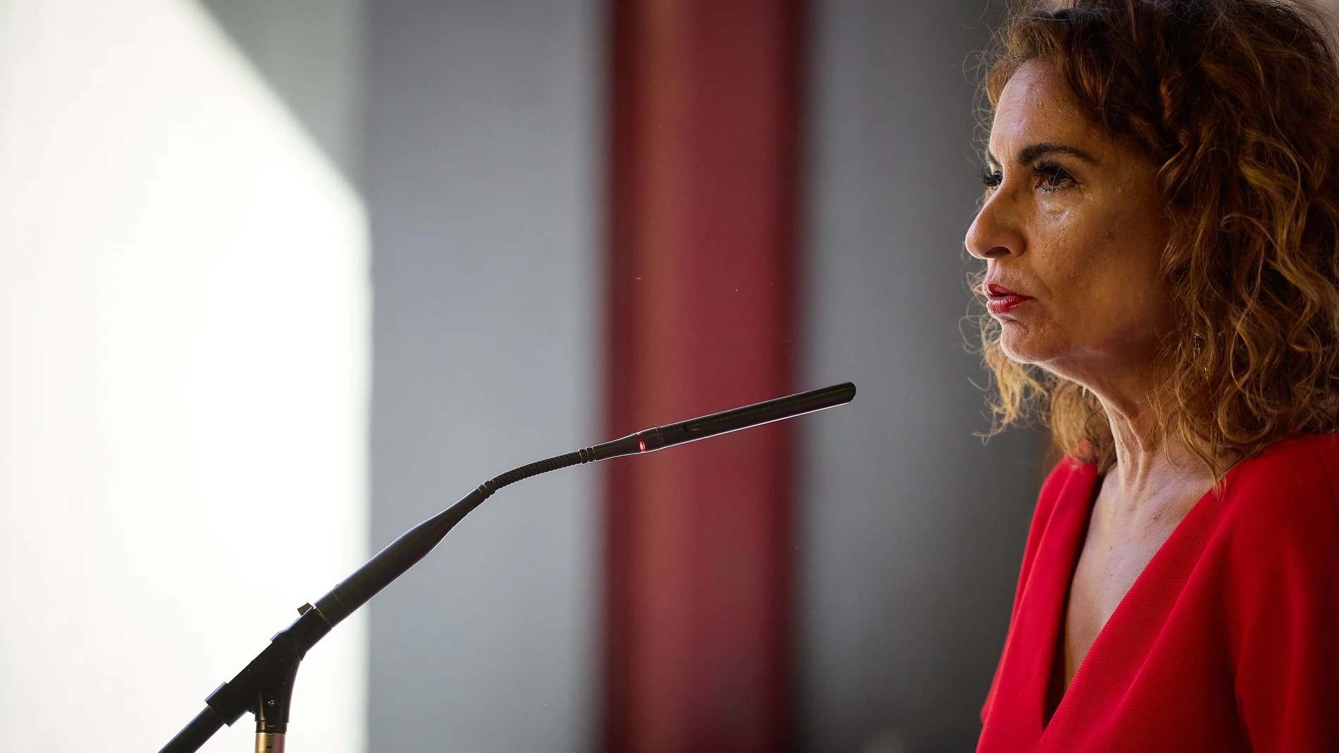 Economía.- Montero dice que Sánchez llevará al diálogo social la ley para que el SMI sea siempre el 60% del sueldo medio
