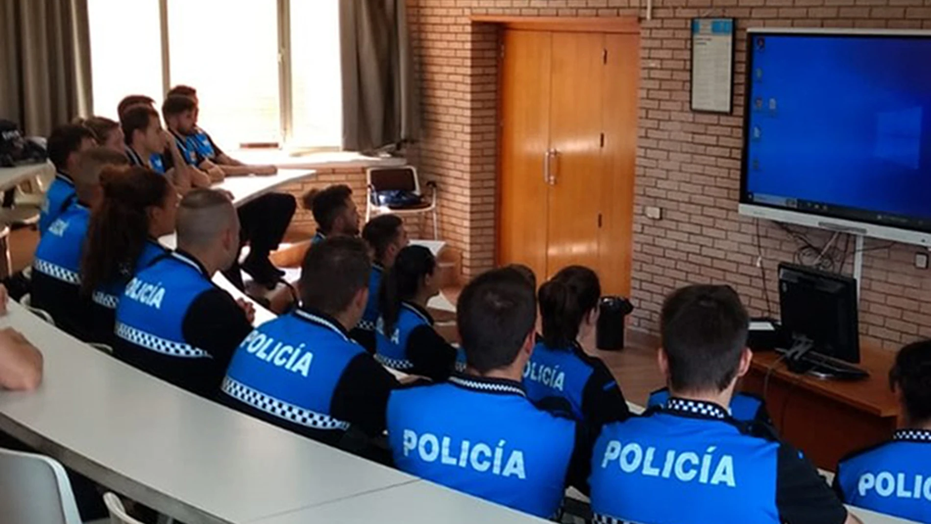 Aspirantes a agentes de policía local finalizan con éxito la fase académica del 45º curso selectivo de formación básica de policías locales que organiza la Agencia de Protección Civil y Emergencias
