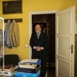 Juan Chicharro Ortega, Presidente de la Fundación Nacional Francisco Franco que posa en su despacho de la Fundación. 